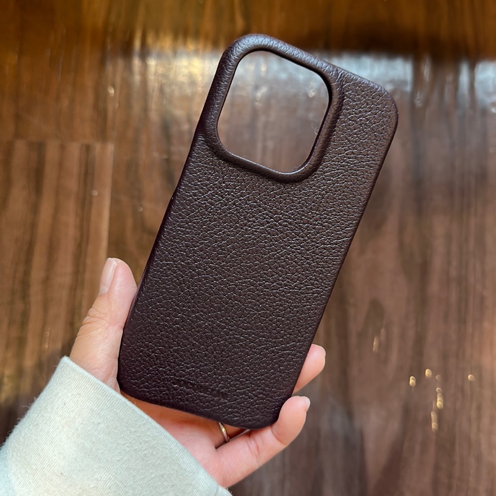 Jacqueline Seoul iPhone 14 Pro Case - Burgundy/Brown